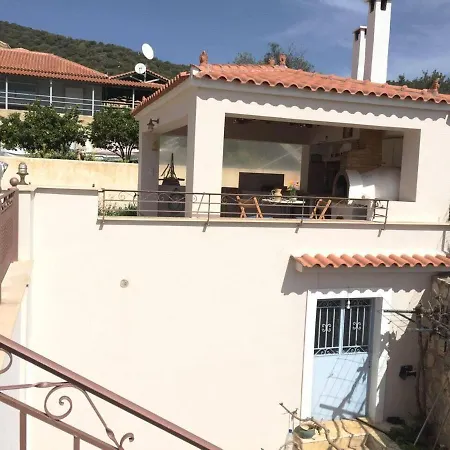 Immaculate 3-bed House In Σπίτι διακοπών *