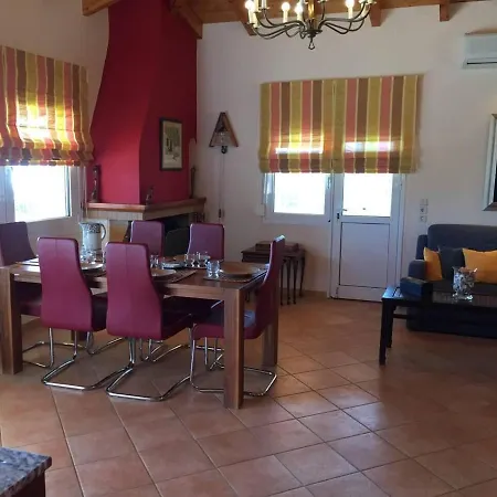 Immaculate 3-bed House In Ερμιόνη