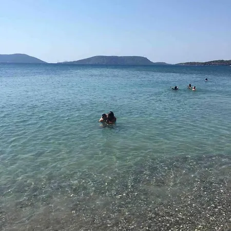 Σπίτι διακοπών Immaculate 3-bed House In *